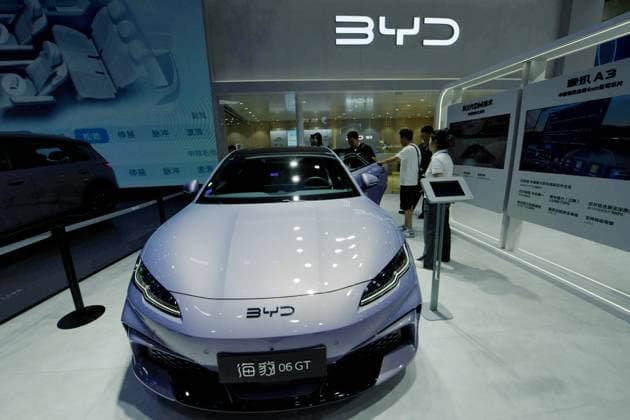 BYD Automotive HANGZHOU, CHINA - JULY 1, 2026 - Citizens visit BYD Automotive booth at a car exhibition in Hangzhou, Zhejiang Province, China on July 1, 2026. Hangzhou Zhejiang China  Copyright: xCFOTOx i1782930773604