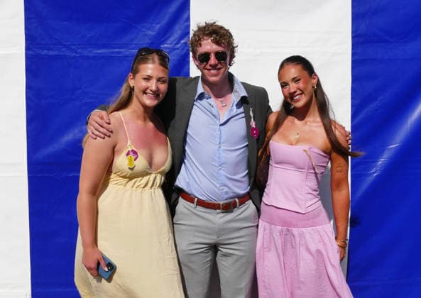 Henley Royal Regatta Fashion Day 2 People arrive in their finery in the sunshine on the second day of the event. General atmosphere on day two of the Henley Royal Regatta held along the banks of The River Thames in Oxfordshire., Credit:Geoffrey Swaine Geoff Swaine - B4563 Avalon UK, Oxfordshire, Henley on Thames  Copyright: xGeoffreyxSwainex xGeoffxSwainex-xB4563x xAvalonx 1113721932
