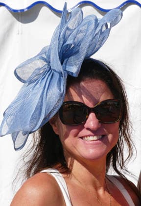 Henley Royal Regatta Fashion Day 2 People arrive in their finery in the sunshine on the second day of the event. General atmosphere on day two of the Henley Royal Regatta held along the banks of The River Thames in Oxfordshire., Credit:Geoffrey Swaine Geoff Swaine - B4563 Avalon UK, Oxfordshire, Henley on Thames  Copyright: xGeoffreyxSwainex xGeoffxSwainex-xB4563x xAvalonx 1113722074