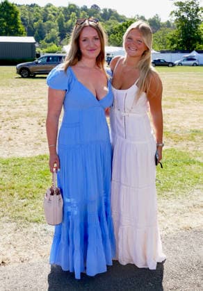 Henley Royal Regatta Fashion Day 2 People arrive in their finery in the sunshine on the second day of the event. General atmosphere on day two of the Henley Royal Regatta held along the banks of The River Thames in Oxfordshire., Credit:Geoffrey Swaine Geoff Swaine - B4563 Avalon UK, Oxfordshire, Henley on Thames  Copyright: xGeoffreyxSwainex xGeoffxSwainex-xB4563x xAvalonx 1113722232