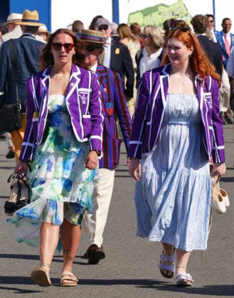 Henley Royal Regatta Fashion Day 2 People arrive in their finery in the sunshine on the second day of the event. General atmosphere on day two of the Henley Royal Regatta held along the banks of The River Thames in Oxfordshire., Credit:Geoffrey Swaine Geoff Swaine - B4563 Avalon UK, Oxfordshire, Henley on Thames  Copyright: xGeoffreyxSwainex xGeoffxSwainex-xB4563x xAvalonx 1113722431