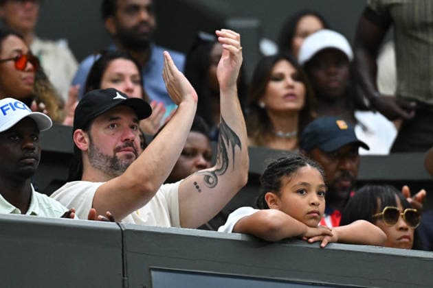 2026 Wimbledon - Serena Williams Family Alexis Ohanian, partner of Serena Williams of United States, holds daughter Adira River Ohanian during Serena Williams first round match at the 2025 Wimbledon Tennis Championships at the AELTC in London, GREAT BRITAIN, on JuNE 30, 2026. Photo by Corinne Dubreuil ABACAPRESS.COM London United Kingdom  Copyright: xDubreuilxCorinne ABACAx