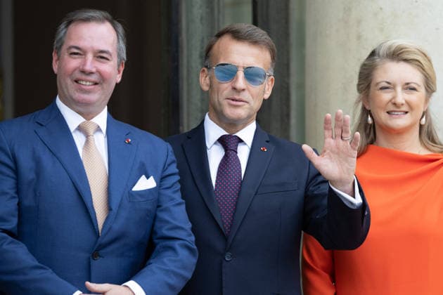 Grand Duke Guillaume and Grand Duchess Stephanie of Luxembourg received at Elysee Grand Duke Guillaume of Luxembourg, French President Emmanuel Macron with sunglasses and Grand Duchess Stephanie of Luxembourg pictured at arrival before a meeting at Elysee Palace, Paris France on July 1 2026. Photo by Raphael Lafargue ABACAPRESS.COM Paris France  Copyright: xLafarguexRaphael ABACAx