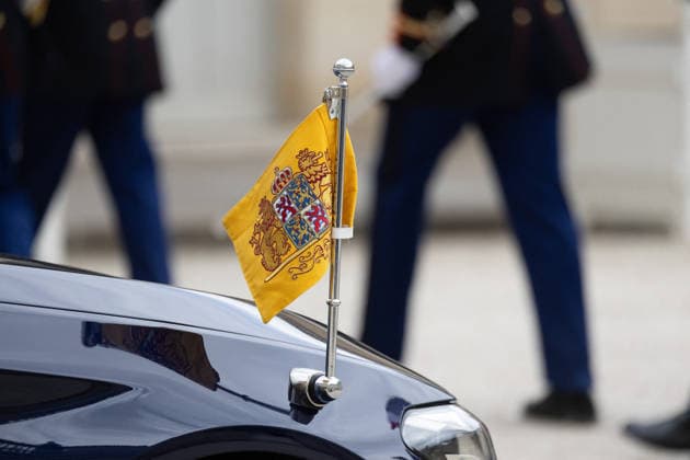 Grand Duke Guillaume and Grand Duchess Stephanie of Luxembourg received at Elysee Grand Duke Guillaume of Luxembourg and Grand Duchess Stephanie s car with flag of Luxembourg at Elysee Palace, Paris France on July 1 2026. Photo by Raphael Lafargue ABACAPRESS.COM Paris France  Copyright: xLafarguexRaphael ABACAx