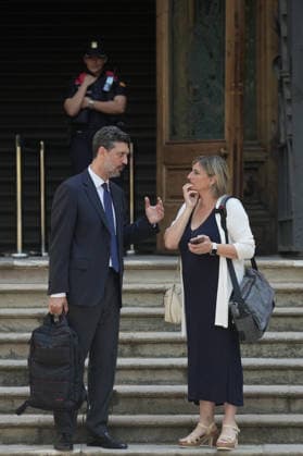 The trial of Vergés and Argimon for delaying COVID-19 vaccinations for national police officers and Civil Guard members continues. Former Health Minister Alba Vergés and her attorney, Mariano Bergés, upon their arrival at the Barcelona Provincial Court on July 1, 2026, in Barcelona, Catalonia, Spain. The Barcelona Provincial Court has dropped the charge of violating workers’ rights against former Catalan Health Ministers Alba Vergés (ERC) and Josep Maria Argimon (Junts) for allegedly delaying COVID-19 vaccinations for national police officers and Civil Guard members, a charge that could have carried prison sentences for each of them. However, the court has upheld the charge of malfeasance, for which the prosecution is seeking a 12-year dis  Copyright: xDavidxZorrakinox 7635674