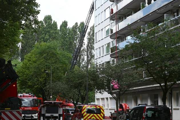 Appartmrent Building On Fire On The Left Bank ANTWERPEN, BELGIUM - JULY 01 : A major fire in a 10-story apartment building on the Left Bank in Antwerp has left several people dead and seriously injured..onJuly 1, 2026 in Antwerpen, Belgium, 01 07 2026 Antwerpen Belgium  Copyright: xBertxVanxDenxBrouckex