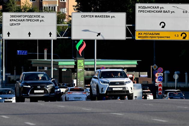 Russia expands fuel sales restrictions amid supply shortages RUSSIA, MOSCOW - JUNE 30: A view of long queues of cars forming at fuel stations amid widespread fuel restrictions in Moscow, Russia on June 30, 2026. Fuel sales restrictions have been introduced in more than 40 regions across Russia as the government considers additional measures, including a possible ban on diesel exports, to address domestic supply shortages. In Moscow, Kursk and Bryansk, fuel sales are limited to vehicle fuel tanks, while purchases using portable containers such as jerry cans are not allowed. Shortages have mainly affected AI-92 and AI-95 gasoline grades, while diesel fuel remains more readily available. Sefa Karacan Anadolu Moscow Russia. Editorial use only  Copyright: x2026xAnadoluxSefaxKaracanx