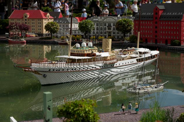 Report from Legoland The royal yacht Dannebrog and a new area of Copenhagen can be experienced in Miniland at Legoland in Billund, Wednesday, July 1, 2026. The new construction in Miniland is inspired by Copenhagen Harbor. The area is built at a scale of 1:20, which gives the model of the royal yacht a length of over four meters. 225, 000 bricks have been used for the construction of the royal yacht Dannebrog, and it has taken 800 hours to build the ship. (Photo: Bo Amstrup Ritzau Scanpix) , Billund Denmark Mors *** Report from Legoland: The royal yacht Dannebrog and a new area of Copenhagen can be experienced in Miniland at Legoland in Billund on Wednesday, July 1, 2026. The new structure in Miniland is inspired by Copenhagen Harbor. The  Copyright: BoxAmrstrupx xRitzauxScanpix BoxAmstrupx spdk20260701-141255-L