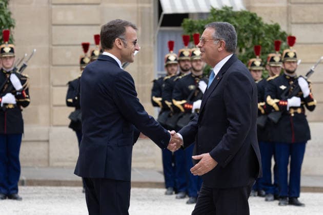 Emmanuel Macron meets with Portugal President - Paris French President Emmanuel Macron welcomes Portugal s President Antonio Jose Seguro upon his arrival at the Elysee Presidential Palace in Paris on July 1, 2026 ahead of their bilateral meeting. Photo by Raphael Lafargue ABACAPRESS.COM Paris France  Copyright: xLafarguexRaphael ABACAx