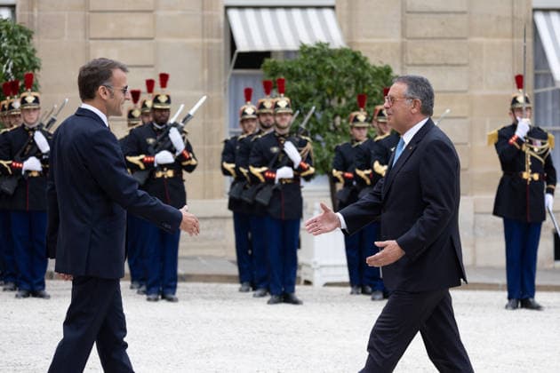 Emmanuel Macron meets with Portugal President - Paris French President Emmanuel Macron welcomes Portugal s President Antonio Jose Seguro upon his arrival at the Elysee Presidential Palace in Paris on July 1, 2026 ahead of their bilateral meeting. Photo by Raphael Lafargue ABACAPRESS.COM Paris France  Copyright: xLafarguexRaphael ABACAx