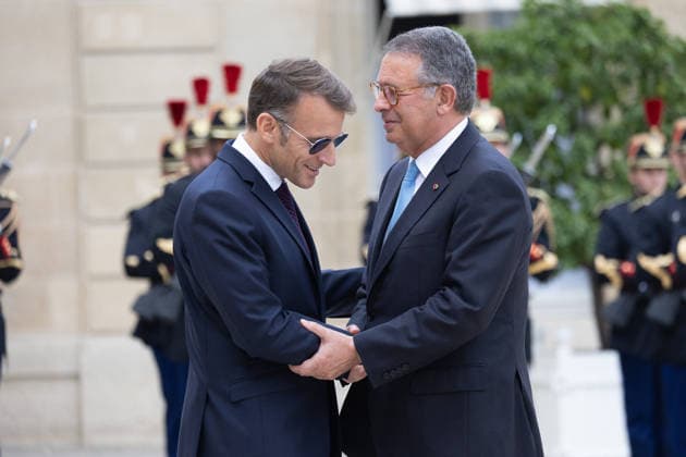 Emmanuel Macron meets with Portugal President - Paris French President Emmanuel Macron welcomes Portugal s President Antonio Jose Seguro upon his arrival at the Elysee Presidential Palace in Paris on July 1, 2026 ahead of their bilateral meeting. Photo by Raphael Lafargue ABACAPRESS.COM Paris France  Copyright: xLafarguexRaphael ABACAx