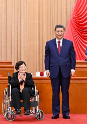(260701) -- BEIJING, July 1, 2026 -- Chinese President Xi Jinping, also general secretary of the Communist Party of China (CPC) Central Committee and chairman of the Central Military Commission, confers the July 1 Medal, the Party s highest honor, on Zhong Jue in Beijing, capital of China, July 1, 2026. A gathering marking the CPC s 105th founding anniversary was held at the Great Hall of the People in Beijing on Wednesday. ) CHINA-BEIJING-CPC-105TH FOUNDING ANNIVERSARY-GATHERING (CN) ShenxHong 