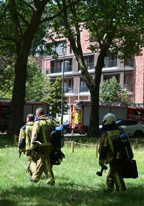 Appartmrent Building On Fire On The Left Bank ANTWERPEN, BELGIUM - JULY 01 : A major fire in a 10-story apartment building on the Left Bank in Antwerp has left several people dead and seriously injured..onJuly 1, 2026 in Antwerpen, Belgium, 01 07 2026 Antwerpen Belgium  Copyright: xBertxVanxDenxBrouckex
