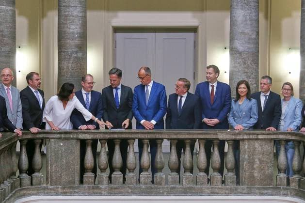 Berlin, Deutschland, 01.07.2026: Bundesverteidigungsministerium: Kabinettssitzung: Gruppenfoto mit an der Kopfseite (L-R) Bundesministerin für Forschung, Technologie und Raumfahrt Dorothee Bär (CSU), Bundesminister des Innern Alexander Dobrindt (CSU), Nato-Generalsekretär Mark Rutte, Bundeskanzler Friedrich Merz (CDU), Bundesminister der Verteidigung Boris Pistorius (SPD), Bundesminister der Finanzen Lars Klingbeil (SPD), Bundesministerin für Wirtschaft und Energie Katherina Reiche (CDU), Kanzleramtsminister Thorsten Frei (CDU), Bundesministerin der Justiz und für Verbraucherschutz Stefanie Hubig (SPD) *** Berlin, Germany, July 1, 2026 Federal Ministry of Defense Cabinet meeting Group photo with, from left to right at the front: Federal Min Copyright: xdtsxNachrichtenagenturx dts_125811