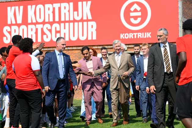 King Philippe Visits Red Side Academy KORTRIJK, BELGIUM - JULY 01: King Philippe of Belgium pictured discovering the activities of Red Side Academy in KV Kortrijk Training Center on July 01, 2026 in Kortrijk, Belgium, 01 07 2026 Kortrijk Belgium  Copyright: xPhilipxReynaersx