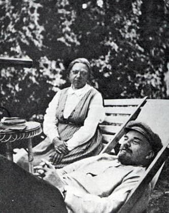 RECORD DATE NOT STATED Vladimir Lenin with Krupskaya, in Gorki. 1922 Vladimir Lenin with Krupskaya, in Gorki. 1922 Editorial use only. All other uses to be cleared with the copyright owner (World History Archive), in advance., WHA_152_0326.jpg, Vladimir Lenin; Krupskaya; Gorki; 1922; Russian Revolution; Bolshevik; Communist; Leader; Historical; Couple; Portrait; Vintage; Black and White; Soviet Union; History; Political; Revolution; Marxism; Socialism; Leninism; Revolutionaries; Famous; Iconic; Russia; Communism; Activists; Revolutionaries; Historical Figures; Political Figures; Vintage Photo; Soviet History Copyright: xWorldxHistoryxArchivex