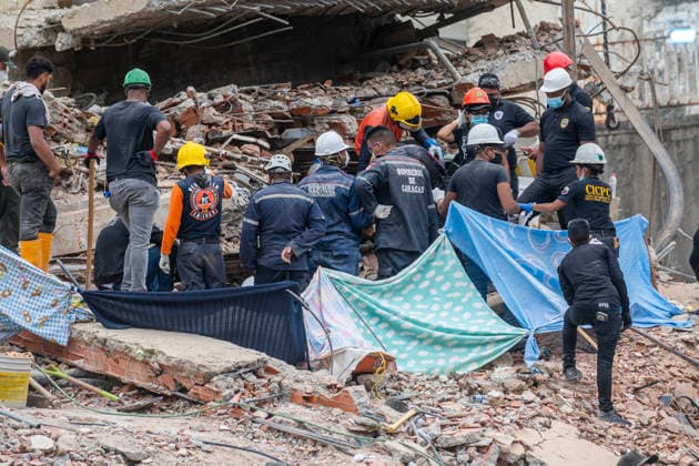 Firefighters, forensic police, and rescue workers continue searching for victims at the Santa Rita building in the San Bernardino parish of Caracas, Venezuela, on June 30, 2026, following two powerful earthquakes that caused widespread destruction across the city Caracas Altamira Miranda Venezuela Copyright: xJimmyxVillaltax xVWPicsx JVI-EarthquakeVenezuela-152