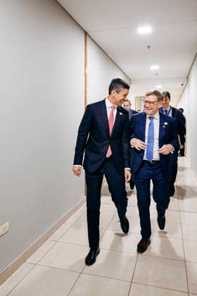 Johann Wadephul (CDU), Bundesaussenminister, trifft im Rahmen der Mercosur Konferenz Santiago Pena Palacios, Praesidenten der Republik Paraguay zu einem Gespraech in Asuncion, 30.06.2026. Fotografiert im Auftrag des Auswaertigen Amtes (AA) Asuncion Paraguay *** Johann Wadephul (CDU), Federal Foreign Minister, meets with Santiago Pena Palacios, President of the Republic of Paraguay, for talks in Asunción on June 30, 2026, as part of the Mercosur Conference. Photographed on behalf of the Federal Foreign Office (AA) in Asunción, Paraguay. Copyright: xFelixxZahnx