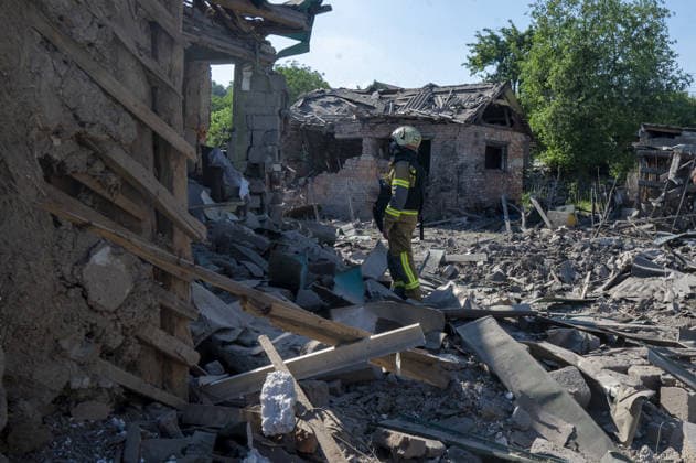 Aftermath of a Russian attack in Kharkiv KHARKIV, UKRAINE - JULY 1: Firefighters respond to the area after seven Russian guided bombs struck several districts on the afternoon in Kharkiv, Ukraine, on July 1, 2026. The attacks damaged private residential buildings, a warehouse, and the University Hospital of Kharkiv National Medical University. A 15-year-old boy lost his life, as 30 people, including three children, were injured, with 10 of the victims hospitalized. Serhii Masin Anadolu Kharkiv Ukraine. Editorial use only. Please get in touch for any other usage.  Copyright: x2026xAnadoluxSerhiixMasinx