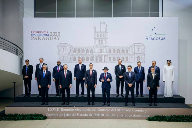 Johann Wadephul (CDU), Bundesaussenminister, aufgenommen im Rahmen der Mercosur-Konferenz beim Familienfoto in Asuncion, 30.06.2026. Fotografiert im Auftrag des Auswaertigen Amtes (AA) Asuncion Paraguay *** Johann Wadephul (CDU), Federal Minister of Foreign Affairs, pictured during the group photo at the Mercosur Conference in Asunción, June 30, 2026. Photographed on behalf of the Federal Foreign Office (AA) in Asunción, Paraguay. Copyright: xFelixxZahnx