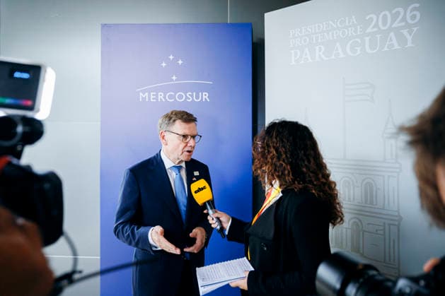 Johann Wadephul (CDU), Bundesaussenminister, gibt im Rahmen der Mercosur-Konferenz ein Interview in Asuncion, 30.06.2026. Fotografiert im Auftrag des Auswaertigen Amtes (AA) Asuncion Paraguay *** Johann Wadephul (CDU), Federal Minister of Foreign Affairs, gives an interview in Asunción during the Mercosur Conference, June 30, 2026. Photographed on behalf of the Federal Foreign Office (AA) in Asunción, Paraguay. Copyright: xFelixxZahnx