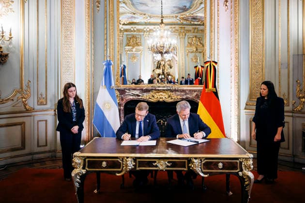 Johann Wadephul (CDU), Bundesaussenminister, trifft Pablo Quirno, Aussenminister von Argentinien, zu einem Gespraech in Buenos Aires, 01.07.2026. Fotografiert im Auftrag des Auswaertigen Amtes (AA) Buenos Aires Argentinien *** Johann Wadephul (CDU), Federal Foreign Minister, meets with Pablo Quirno, Foreign Minister of Argentina, for talks in Buenos Aires, July 1, 2026. Photographed on behalf of the Federal Foreign Office (AA) in Buenos Aires, Argentina. Copyright: xFelixxZahnx