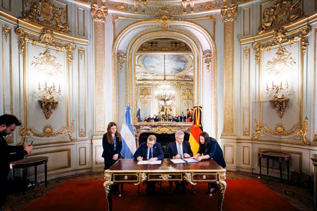 Johann Wadephul (CDU), Bundesaussenminister, trifft Pablo Quirno, Aussenminister von Argentinien, zu einem Gespraech in Buenos Aires, 01.07.2026. Fotografiert im Auftrag des Auswaertigen Amtes (AA) Buenos Aires Argentinien *** Johann Wadephul (CDU), Federal Foreign Minister, meets with Pablo Quirno, Foreign Minister of Argentina, for talks in Buenos Aires, July 1, 2026. Photographed on behalf of the Federal Foreign Office (AA) in Buenos Aires, Argentina. Copyright: xFelixxZahnx