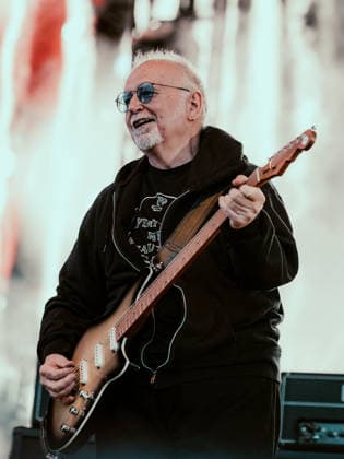 The Cure live at Roskilde Festival 2026 Roskilde, Denmark. 01st, July 2026. The English rock band The Cure performs a live concert during the Danish music festival Roskilde Festival 2026 in Roskilde. Here guitarist Reeves Gabrels is seen live on stage. Denmark, Roskilde  Copyright: xGonzalesxPhoto MathiasxKristensenx
