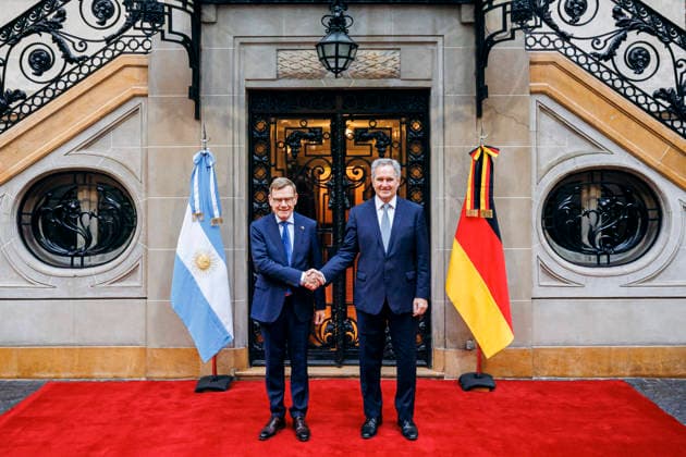 Johann Wadephul (CDU), Bundesaussenminister, trifft Pablo Quirno, Aussenminister von Argentinien, zu einem Gespraech in Buenos Aires, 01.07.2026. Fotografiert im Auftrag des Auswaertigen Amtes (AA) Buenos Aires Argentinien *** Johann Wadephul (CDU), Federal Foreign Minister, meets with Pablo Quirno, Foreign Minister of Argentina, for talks in Buenos Aires, July 1, 2026. Photographed on behalf of the Federal Foreign Office (AA) in Buenos Aires, Argentina. Copyright: xFelixxZahnx