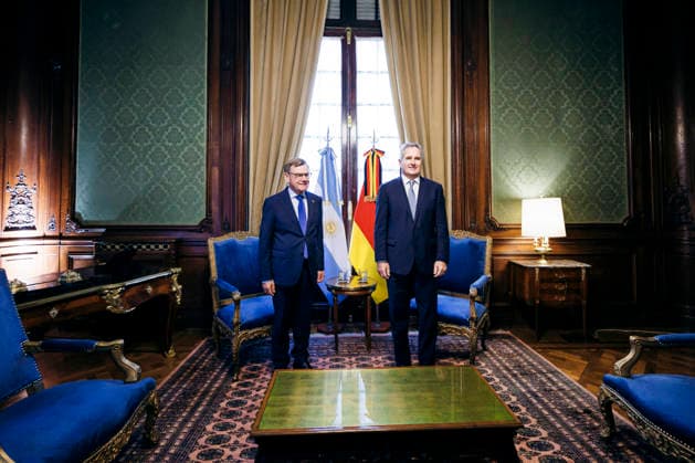 Johann Wadephul (CDU), Bundesaussenminister, trifft Pablo Quirno, Aussenminister von Argentinien, zu einem Gespraech in Buenos Aires, 01.07.2026. Fotografiert im Auftrag des Auswaertigen Amtes (AA) Buenos Aires Argentinien *** Johann Wadephul (CDU), Federal Foreign Minister, meets with Pablo Quirno, Foreign Minister of Argentina, for talks in Buenos Aires, July 1, 2026. Photographed on behalf of the Federal Foreign Office (AA) in Buenos Aires, Argentina. Copyright: xFelixxZahnx
