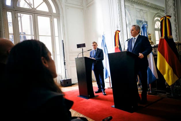 Johann Wadephul (CDU), Bundesaussenminister, trifft Pablo Quirno, Aussenminister von Argentinien, zu einem Gespraech in Buenos Aires, 01.07.2026. Fotografiert im Auftrag des Auswaertigen Amtes (AA) Buenos Aires Argentinien *** Johann Wadephul (CDU), Federal Foreign Minister, meets with Pablo Quirno, Foreign Minister of Argentina, for talks in Buenos Aires, July 1, 2026. Photographed on behalf of the Federal Foreign Office (AA) in Buenos Aires, Argentina. Copyright: xFelixxZahnx