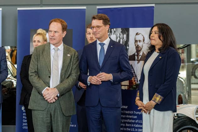 01.07.2026. Düsseldorf. (l-r) OB Dr. Stephan Keller, NRW-Ministerpräsident Hendrik Wüst und US-Generalkonsulin Pretti V. Shah beim Independence Day Empfang zum 250. Jahrestag der Unabhängigkeit der USA auf Einladung des US-Generalkonsulates in der Classic Remise. Düsseldorf Classic Remise, Harffstraße Nordrhein-Westfalen Deutschland *** July 1, 2026, Düsseldorf Mayor Dr. Stephan Keller, North Rhine-Westphalia Minister-President Hendrik Wüst, and U.S. Consul General Pretti V. Shah at the Independence Day reception marking the 250th anniversary of U.S. independence, hosted by the U.S. Consulate General at the Classic Remise in Düsseldorf, Harffstraße, North Rhine-Westphalia, Germany