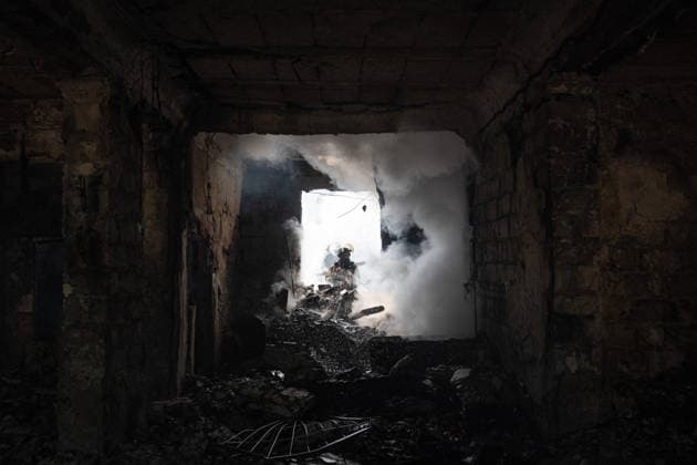 Russian air strike in Kramatorsk - 1 Jul 2026 Firefighters put out fire in a residential building following a Russian air strike. Russian air strikes on residential areas leave destruction and distress in their wake, as firefighters battle flames and civilians pass damaged buildings in the aftermath of the attack. Kramatorsk Ukraine Copyright: xDiegoxHerrerax xSOPAxImagesx 7I1A0067