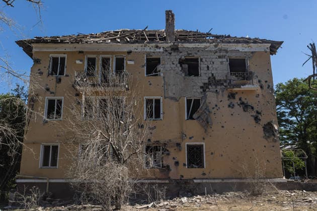 Russian air strike in Kramatorsk - 1 Jul 2026 A residential building damaged by a Russian air strike . Russian air strikes on residential areas leave destruction and distress in their wake, as firefighters battle flames and civilians pass damaged buildings in the aftermath of the attack. Kramatorsk Ukraine Copyright: xDiegoxHerrerax xSOPAxImagesx 7I1A0096