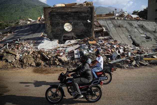 Coastal neighborhoods left in ruins after Venezuela earthquakes LA GUAIRA, VENEZUELA - JULY 2: A view of widespread destruction in the Caraballeda and Caribe coastal neighborhoods of La Guaira, Venezuela, following the recent earthquakes on July 2, 2026. Among the areas hardest hit by the earthquakes, the popular seaside neighborhoods of Caraballeda and Caribe were left in ruins, with extensive damage visible across the affected communities. Cem Tekkesinoglu Anadolu La Guaira Venezuela. Editorial use only. Please get in touch for any other usage.  Copyright: x2026xAnadoluxCemxTekkesinoglux