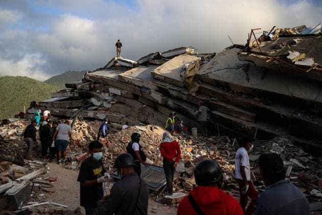 Coastal neighborhoods left in ruins after Venezuela earthquakes LA GUAIRA, VENEZUELA - JULY 2: A view of widespread destruction in the Caraballeda and Caribe coastal neighborhoods of La Guaira, Venezuela, following the recent earthquakes on July 2, 2026. Among the areas hardest hit by the earthquakes, the popular seaside neighborhoods of Caraballeda and Caribe were left in ruins, with extensive damage visible across the affected communities. Cem Tekkesinoglu Anadolu La Guaira Venezuela. Editorial use only. Please get in touch for any other usage.  Copyright: x2026xAnadoluxCemxTekkesinoglux