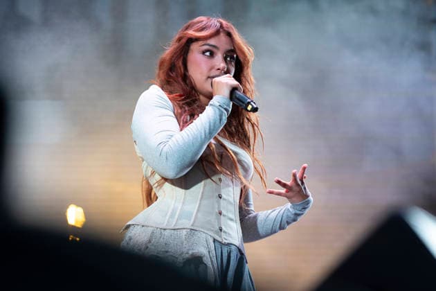 July 1, 2026, Madrid, Madrid, Spain: Singer Violeta Hodar seen performing during the MADO 2026 Festival in the Plaza de las Reinas Madrid Spain - ZUMAs197 20260701_aaa_s197_205 Copyright: xAtilanoxGarciax