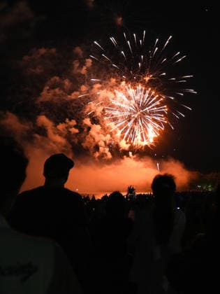 Canada Day Fireworks in Toronto TORONTO, CANADA - JULY 1 : Fireworks light up the sky during the Canada Day celebrations at Ashbridges Bay Park in Toronto, Canada on July 1, 2026. Mert Alper Dervis Anadolu Ontario Canada. Editorial use only. Please get in touch for any other usage.  Copyright: x2026xAnadoluxMertxAlperxDervisx