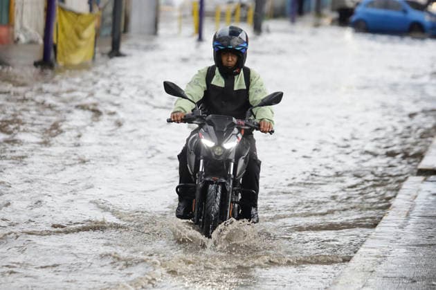 Flooding Reported In Mexico City Motorcyclists ride along Avenida Tlahuac in Mexico City, Mexico, on July 1, 2026, while flooding is reported in the streets of Santiago Zapotitlan. The Mexico City Water Management Secretariat has activated a yellow alert for rain and flooding in several areas of the capital. Mexico City Mexico City Mexico  Copyright: xGerardoxVieyrax originalFilename: vieyra-notitle260701_npgey.jpg
