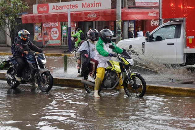 Flooding Reported In Mexico City Motorcyclists ride along Avenida Tlahuac in Mexico City, Mexico, on July 1, 2026, while flooding is reported in the streets of Santiago Zapotitlan. The Mexico City Water Management Secretariat activates a yellow alert for rain and flooding in several areas of the capital. Mexico City Mexico City Mexico  Copyright: xGerardoxVieyrax originalFilename: vieyra-notitle260701_npQLR.jpg