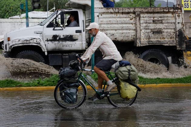 Flooding Reported In Mexico City Cyclists ride along Avenida Tlahuac in Mexico City, Mexico, on July 1, 2026, while flooding is reported in the streets of Santiago Zapotitlan. The Mexico City Water Management Secretariat has activated a yellow alert for rain and flooding in several areas of the capital. Mexico City Mexico City Mexico  Copyright: xGerardoxVieyrax originalFilename: vieyra-notitle260701_npRoD.jpg