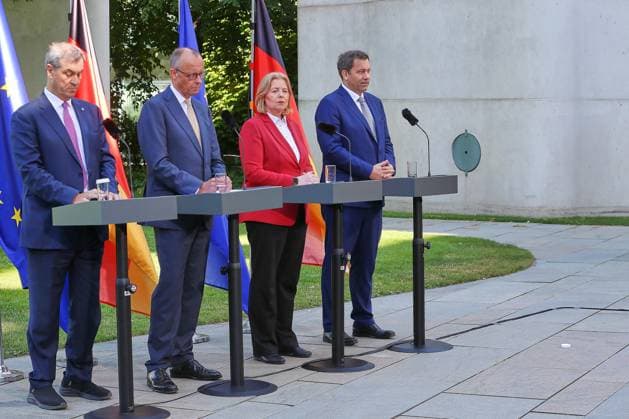 Berlin, Deutschland, 02.07.2026: Bundeskanzleramt: Pressekonferenz nach Koalitionsausschuss: L-R: Bayerns Ministerpräsident Markus Söder (CSU), Bundeskanzler Friedrich Merz (CDU), Bundesministerin für Arbeit und Soziales Bärbel Bas (SPD), Bundesminister der Finanzen Lars Klingbeil (SPD) *** Berlin, Germany, July 2, 2026 Federal Chancellery Press Conference Following the Coalition Committee Meeting: Markus Söder, Minister-President of Bavaria (CSU); Federal Chancellor Friedrich Merz (CDU); Federal Minister of Labor and Social Affairs Bärbel Bas (SPD); Federal Minister of Finance Lars Klingbeil (SPD) Copyright: xdtsxNachrichtenagenturx dts_125992