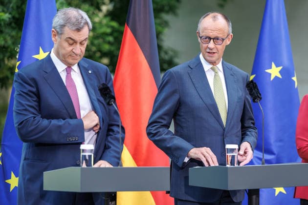 Presseunterrichtung zu den Beratungen des Koalitionsausschusses Presseunterrichtung zu den Beratungen des Koalitionsausschusses im Bundeskanzleramt am 02.06.2026. Bundeskanzler Friedrich Merz (CDU) spricht zu den Anwesenden. Berlin Berlin Deutschland Bundeskanzleramt *** Press Briefing on the Coalition Committee s Deliberations Press Briefing on the Coalition Committee s Deliberations at the Federal Chancellery on June 2, 2026 Federal Chancellor Friedrich Merz (CDU) addresses those present Berlin, Berlin, Germany, Federal Chancellery