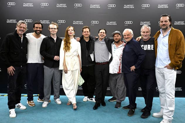 Gäste, Hannes Linder, Pheline Roggan, Peter Meister, David Scheid, Christopher Schärf, Bernhard Schütz und Wolfram Koch und Manuel Bickenbach bei der Premiere des Kinofilms Bärenjagen auf dem 43. Filmfest München 2026 im City-Atelier Kino. München, 01.07.2026 *** Guests Hannes Linder, Pheline Roggan, Peter Meister, David Scheid, Christopher Schärf, Bernhard Schütz, Wolfram Koch, and Manuel Bickenbach at the premiere of the feature film *Bärenjagen* at the 43rd Munich Film Festival 2026 at the City Atelier Kino in Munich, July 1, 2026 Foto:xB.xGillmannx xFuturexImagex baerenjagen_6708