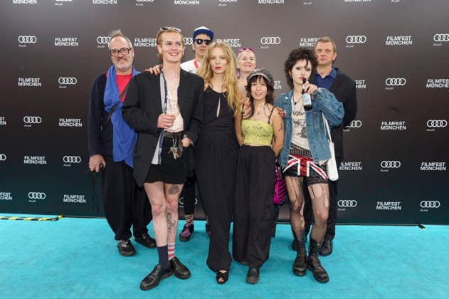Stephan Holl, Twiggy, Brezel Göring, Lilith Stangenberg, Gast, Chang Wang, Mücke und Gast bei der Premiere des Kinofilms Für immer 16 Forever 16 auf dem 43. Filmfest München 2026 im City-Atelier Kino. München, 01.07.2026 *** Stephan Holl, Twiggy, Brezel Göring, Lilith Stangenberg, a guest, Chang Wang, Mücke, and a guest at the premiere of the feature film *Für immer 16 Forever 16* at the 43rd Munich Film Festival 2026 at the City Atelier Kino in Munich, July 1, 2026 Foto:xN.xKolinzx xFuturexImagex immer_16_6704