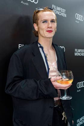 Twiggy bei der Premiere des Kinofilms Für immer 16 Forever 16 auf dem 43. Filmfest München 2026 im City-Atelier Kino. München, 01.07.2026 *** Twiggy at the premiere of the film *Für immer 16 Forever 16* at the 43rd Munich Film Festival in 2026 at the City Atelier Kino in Munich, July 1, 2026 Foto:xN.xKolinzx xFuturexImagex immer_16_6726