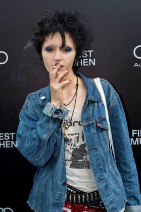 Mücke bei der Premiere des Kinofilms Für immer 16 Forever 16 auf dem 43. Filmfest München 2026 im City-Atelier Kino. München, 01.07.2026 *** Mücke at the premiere of the feature film *Für immer 16 Forever 16* at the 43rd Munich Film Festival 2026 at the City Atelier Kino in Munich, July 1, 2026 Foto:xN.xKolinzx xFuturexImagex immer_16_6733