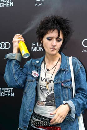 Mücke bei der Premiere des Kinofilms Für immer 16 Forever 16 auf dem 43. Filmfest München 2026 im City-Atelier Kino. München, 01.07.2026 *** Mücke at the premiere of the feature film *Für immer 16 Forever 16* at the 43rd Munich Film Festival 2026 at the City Atelier Kino in Munich, July 1, 2026 Foto:xN.xKolinzx xFuturexImagex immer_16_6729
