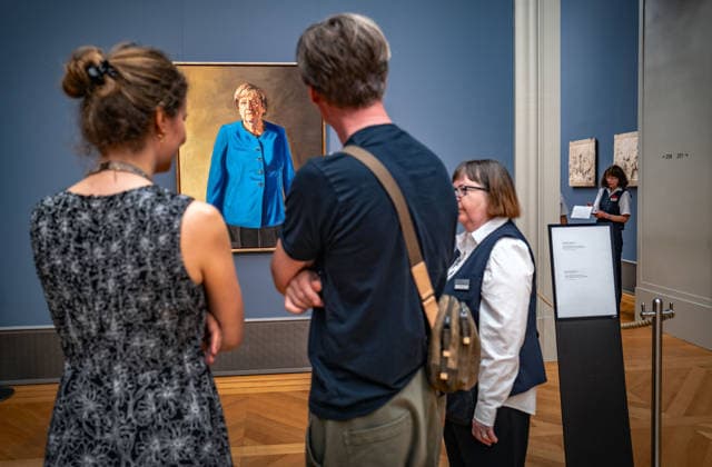 Berlin Mitte, Museumsinsel: Bode-Museum Bodemuseum; offizielles Portrait Gemälde von Bundeskanzlerin aD Angela Merkel vom Künstler JÃ rÃ mie Queyras - 02.07.2026 Berlin Museumsinsel *** Berlin Mitte, Museum Island, Bode Museum, official portrait of former Chancellor Angela Merkel by artist Jérémie Queyras, July 2, 2026, Berlin, Museum Island