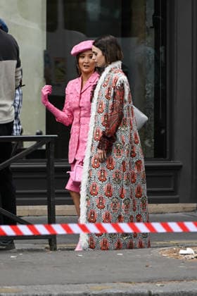Lily Collins and Ashley Park were spotted on the streets of Paris while filming the sixth season of the Netflix series *Emily in Paris* on July 2, 2026. Gedeon Taieb, Bestimage. Lily Collins and Ashley Park were spotted on the streets of Paris whilst filming the sixth series of the Netflix series *Emily in Paris* on July 2, 2026 Paris, France  Copyright: xGedeonxTaiebx xBestimagexGedeonxTaiebx xBestimagex